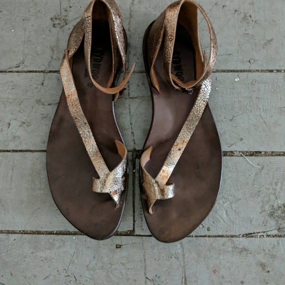 Cydwoq Tomcat Gold Leather sandals 40